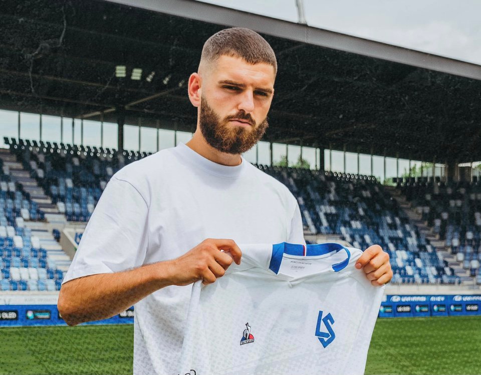 DBC68DAD-7833-4717-8321-2B1BA068B679