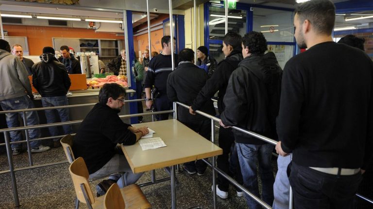 Mbi 100.000 refugjate kerkuan strehim ne vitin 2022 ne Zvicer. Kosova theu rekordin (1999) kurse sot Ukraina Mbi 100.000 refugjate kerkuan strehim ne vitin 2022 ne Zvicer. Kosova theu rekordin (1999) kurse sot Ukraina