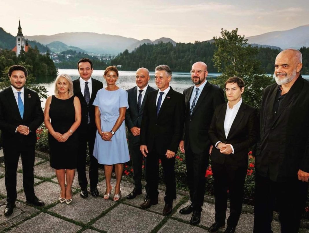 28B8A881-A189-4179-B27F-DF7071C7F9E5