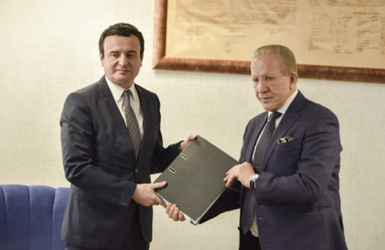 Behgjet Pacolli i del në krah Albin Kurtit: I ofroj ndihmën time të plotë Behgjet Pacolli i del në krah Albin Kurtit: I ofroj ndihmën time të plotë