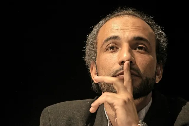 Islamofobia nuk kalon, Gjeneva nuk eshte France por Zvicer/ Drejtesia e Gjenevës : Gazetari dënohet për shpifje ndaj islamologut te njohur boteror Tarik Ramadanit Islamofobia nuk kalon, Gjeneva nuk eshte France por Zvicer/ Drejtesia e Gjenevës : Gazetari dënohet për shpifje ndaj islamologut te njohur boteror Tarik Ramadanit