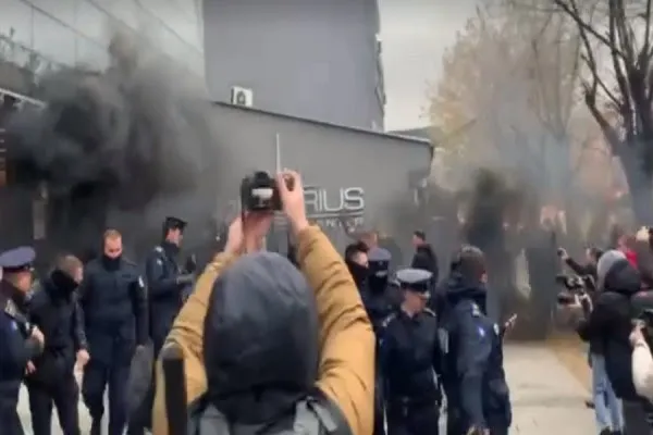 E15500D8-FC3A-44CD-A189-D2A2AAF1672A