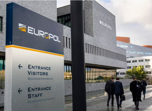 Europol në raportin e fundit nuk përmend Kosovën. Ndersa për Serbine dhe Shqipërine thuhet se jane bërë qendra të krimit, të drogës, kontrabandës dhe prostitucionit Europol në raportin e fundit nuk përmend Kosovën. Ndersa për Serbine dhe Shqipërine thuhet se jane bërë qendra të krimit, të drogës, kontrabandës dhe prostitucionit