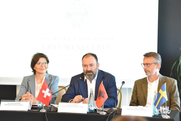 Shqiperi, Marrëveshje për forcimin e kapaciteteve të qeverisjes vendore me ambasadorin e Zvicres dhe të Suedisë Shqiperi, Marrëveshje për forcimin e kapaciteteve të qeverisjes vendore me ambasadorin e Zvicres dhe të Suedisë