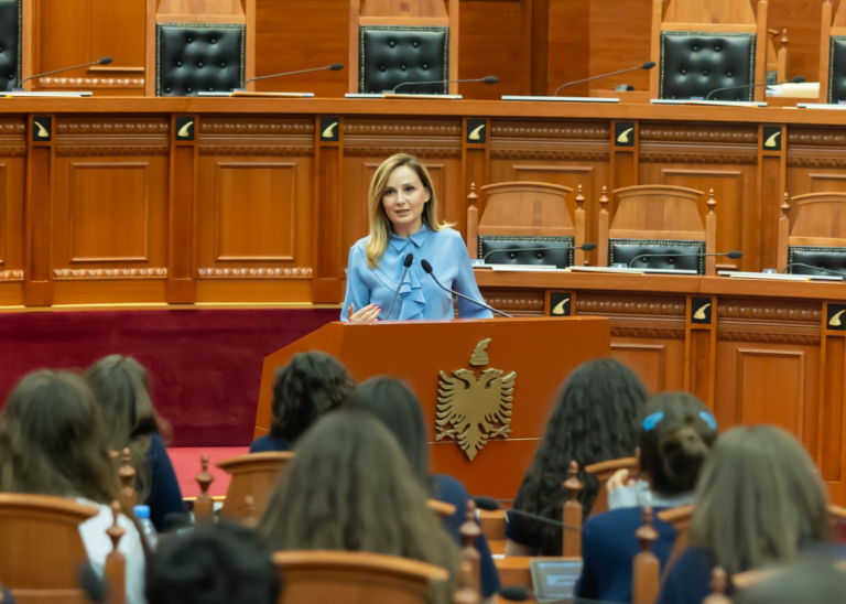 Sponsorizuar nga Ambasada Zvicerane në Kuvendin shqiptar u zhvillua dhe një gjyq imitues më rë rinjë, me duart të pastra Sponsorizuar nga Ambasada Zvicerane në Kuvendin shqiptar u zhvillua dhe një gjyq imitues më rë rinjë, me duart të pastra