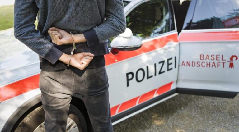Policia zvicerane ka arrestuar një kosovar dyshohet se përdhunoi të një 37-vjeçare Policia zvicerane ka arrestuar një kosovar dyshohet se përdhunoi të një 37-vjeçare