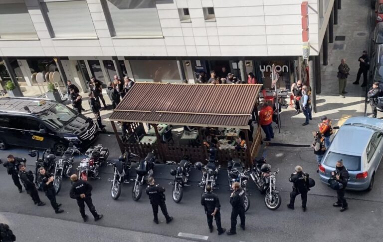 Dhjetra policë ne Gjenevë, në masa të rrepta, mbajtën nën kontroll një bandë (grupi Bandidos) e krijuar në Amerikë Dhjetra policë ne Gjenevë, në masa të rrepta, mbajtën nën kontroll një bandë (grupi Bandidos) e krijuar në Amerikë