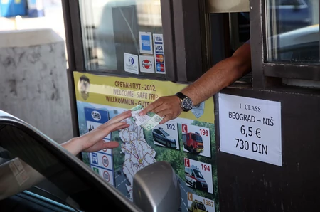 Po vijnë shqiptarët, Serbia ngrit cmimet e « putarin »-ës nga 10 korriku. Por, shumica e shqiptarëve do t’i bienë kah Mali i Zi, më lirë e më mire dhe pushimet drejt në detin shqiptar Po vijnë shqiptarët, Serbia ngrit cmimet e « putarin »-ës nga 10 korriku. Por, shumica e shqiptarëve do t’i bienë kah Mali i Zi, më lirë e më mire dhe pushimet drejt në detin shqiptar