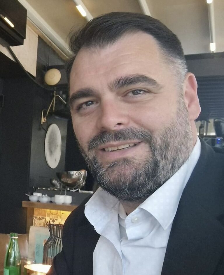Në Serbi, Një Shkronjë Shqiptari Peshon mbi 500 Din, por Një Shqiptar i Pa Mbrojtur Peshon 30 Ditë Burg?! Në Serbi, Një Shkronjë Shqiptari Peshon mbi 500 Din, por Një Shqiptar i Pa Mbrojtur Peshon 30 Ditë Burg?!