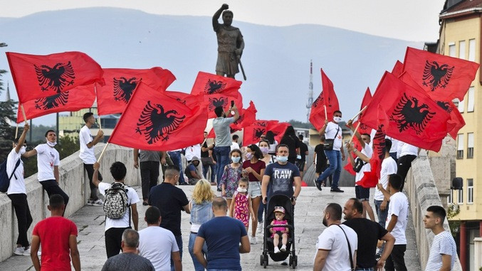 Shqiptaret me VLEN nuk ndalen / Historike, në Maqedoni shqiptaret behen me akademinë e e tyre të shkencave Shqiptaret me VLEN nuk ndalen / Historike, në Maqedoni shqiptaret behen me akademinë e e tyre të shkencave