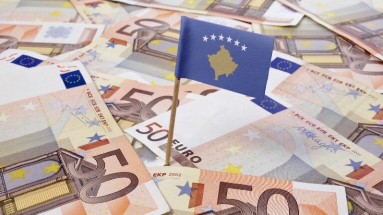 Pse Kosova dhe Mali i Zi kane euron monedhe e pse jo Shqipëria e Serbia? Cka don të thotë kjo ? Ja shpjegimi Pse Kosova dhe Mali i Zi kane euron monedhe e pse jo Shqipëria e Serbia? Cka don të thotë kjo ? Ja shpjegimi