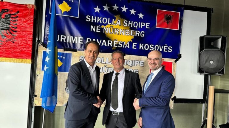 Selim Hoti koordinator i shkolles shqipe për Nürenberg me rrethinë uron fillim te mbare nxenesve shqiptare ne Gjermani Selim Hoti koordinator i shkolles shqipe për Nürenberg me rrethinë uron fillim te mbare nxenesve shqiptare ne Gjermani