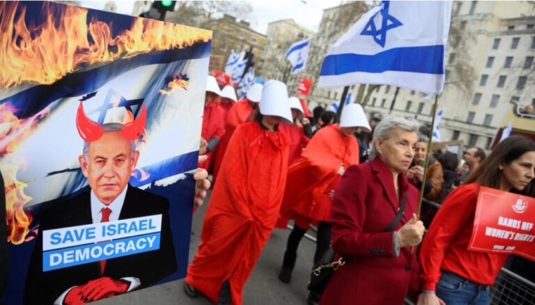Edhe izraelitet kundër Izraelit. Bëhet thirrje për protesta masive kundër Netanyahut te cilin e krahasojne me Miloshevicin, Hitlerin dhe Putinin… Edhe izraelitet kundër Izraelit. Bëhet thirrje për protesta masive kundër Netanyahut te cilin e krahasojne me Miloshevicin, Hitlerin dhe Putinin…