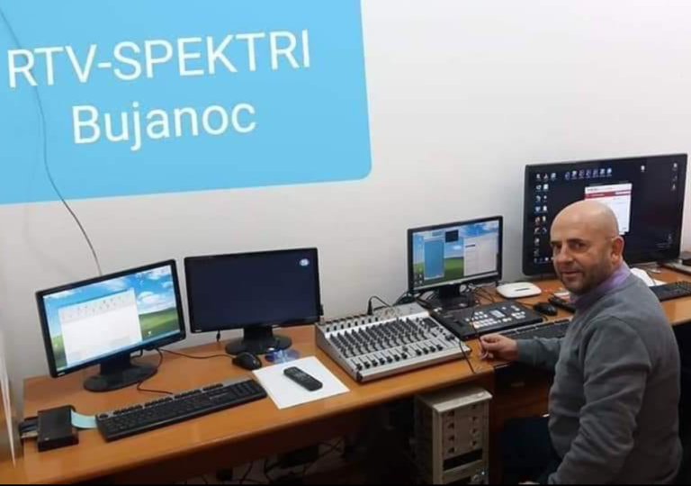 Analisti dhe gazetari i njohur nga Bujanoca Nexhat Behluli: Mediat e Kosovës (as ato në Shqiperi) nuk janë të interesuara për shqiptarët e Luginës së Preshevës, të marrin mësim nga kolegët e tyre në Beograd Analisti dhe gazetari i njohur nga Bujanoca Nexhat Behluli: Mediat e Kosovës (as ato në Shqiperi) nuk janë të interesuara për shqiptarët e Luginës së Preshevës, të marrin mësim nga kolegët e tyre në Beograd