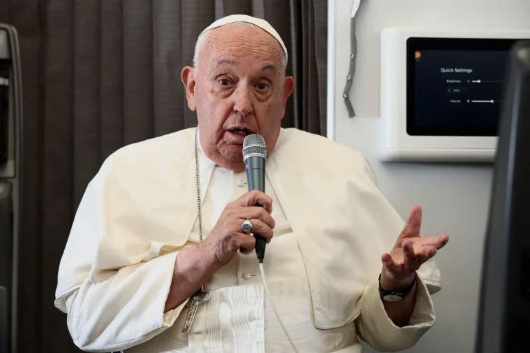 Kreu i kishes katolike dënon ashper pedofiline dhe gjitha format e sulmeve seksuale ne kisha dhe jashta tyre. Papa: Abuzimi seksual i fëmijëve dhe të miturve ehste krim, është turp! Kreu i kishes katolike dënon ashper pedofiline dhe gjitha format e sulmeve seksuale ne kisha dhe jashta tyre. Papa: Abuzimi seksual i fëmijëve dhe të miturve ehste krim, është turp!