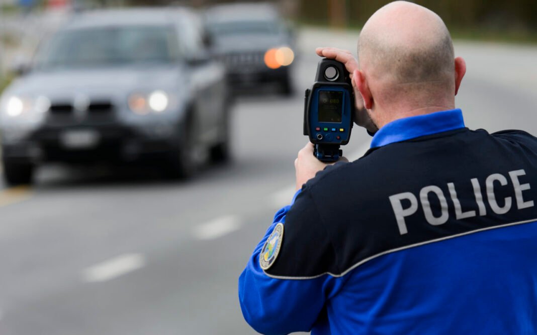 RADARMESSUNG, RADARGERAET, RADAR, VERKEHRSKONTROLLE, GESCHWINDIGKEITSKONTROLLE, POLIZEIKONTROLLE, KONTROLLE, AUTO, POLIZEI WAADT,