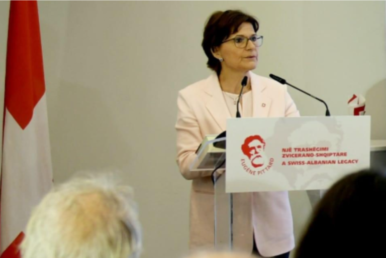 Ambasadorja e Zvicrës hap fushatën / Prezantohet libri mbi Eugene Pittard që themeloi Kryqin e Kuq Shqiptar Ambasadorja e Zvicrës hap fushatën / Prezantohet libri mbi Eugene Pittard që themeloi Kryqin e Kuq Shqiptar