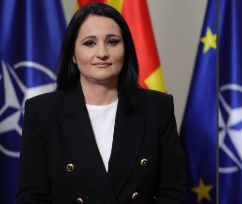 Venera Azizi emërohet zëdhënëse e parë dhe e vetme shqiptare në Qeverinë e Republikës së Maqedonisë së Veriut Venera Azizi emërohet zëdhënëse e parë dhe e vetme shqiptare në Qeverinë e Republikës së Maqedonisë së Veriut