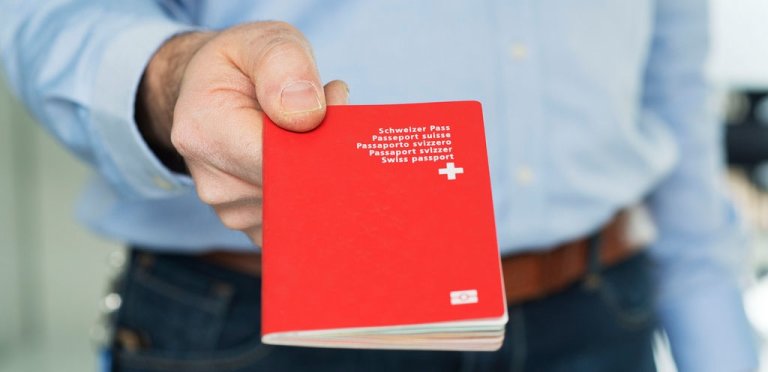 Pasaporta pas pesë vitesh n’xhep? Zviceranët do të votojnë për natyralizim më të lehtë Pasaporta pas pesë vitesh n’xhep? Zviceranët do të votojnë për natyralizim më të lehtë