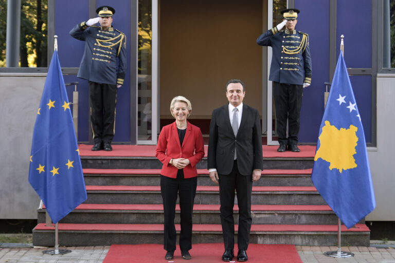 Von Der Leyen: BE-ja gati për të nisur shqyrtimin e aplikimit të kanditatrues së Kosovës Von Der Leyen: BE-ja gati për të nisur shqyrtimin e aplikimit të kanditatrues së Kosovës