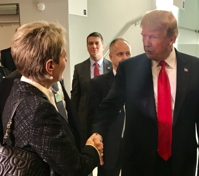 Kthesa e Trump: Presidentja e Zvicrës duartrokiti në SHBA