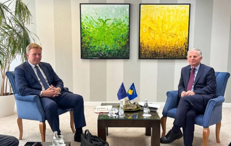 Takimi Kosovë-Serbi u mbajt në Bruksel, por deshtoi pasi serbëve ju kishte «ikur treni » Takimi Kosovë-Serbi u mbajt në Bruksel, por deshtoi pasi serbëve ju kishte «ikur treni »